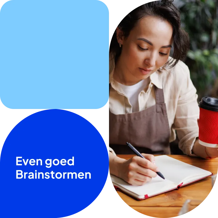 Vrouw schrijft aantekeningen in een notitieboekje, met de tekst 'Even goed brainstormen'.